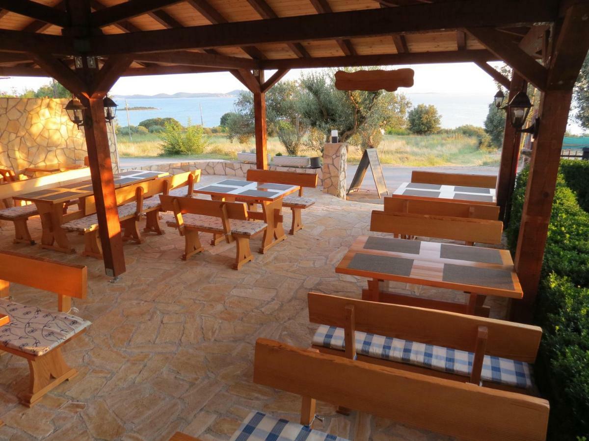 Campsite Kaya Pakostane Ngoại thất bức ảnh